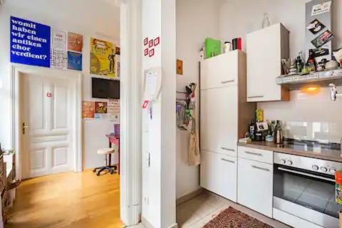 Fro-media - Streetside 2 - Community Space * Wien